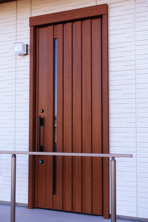 木製玄関ドアの事例