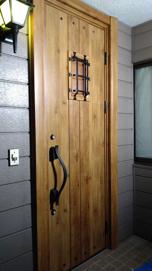 玄関ドアの傾きの直し方！原因と自分でできる修理方法や注意点とは 玄関マスター