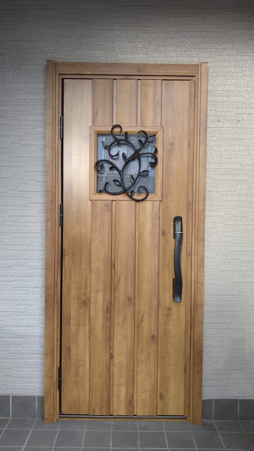 玄関ドアのハンドル】レバー式の種類やメリット・交換のサインや原因 