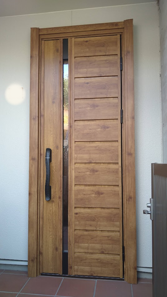 カバー工法で仕上げた片開きの玄関ドア