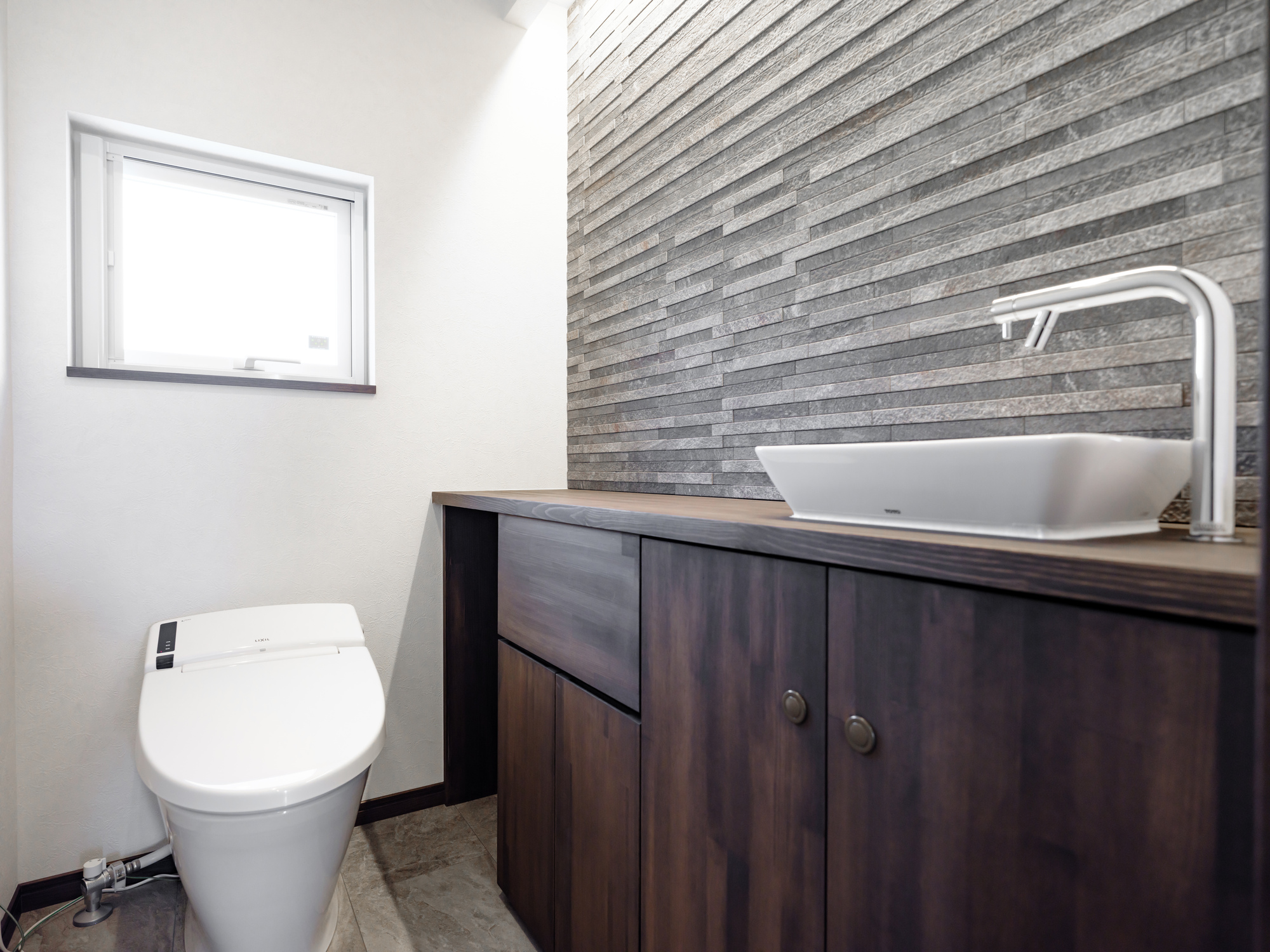 トイレ窓におすすめの素材と性能