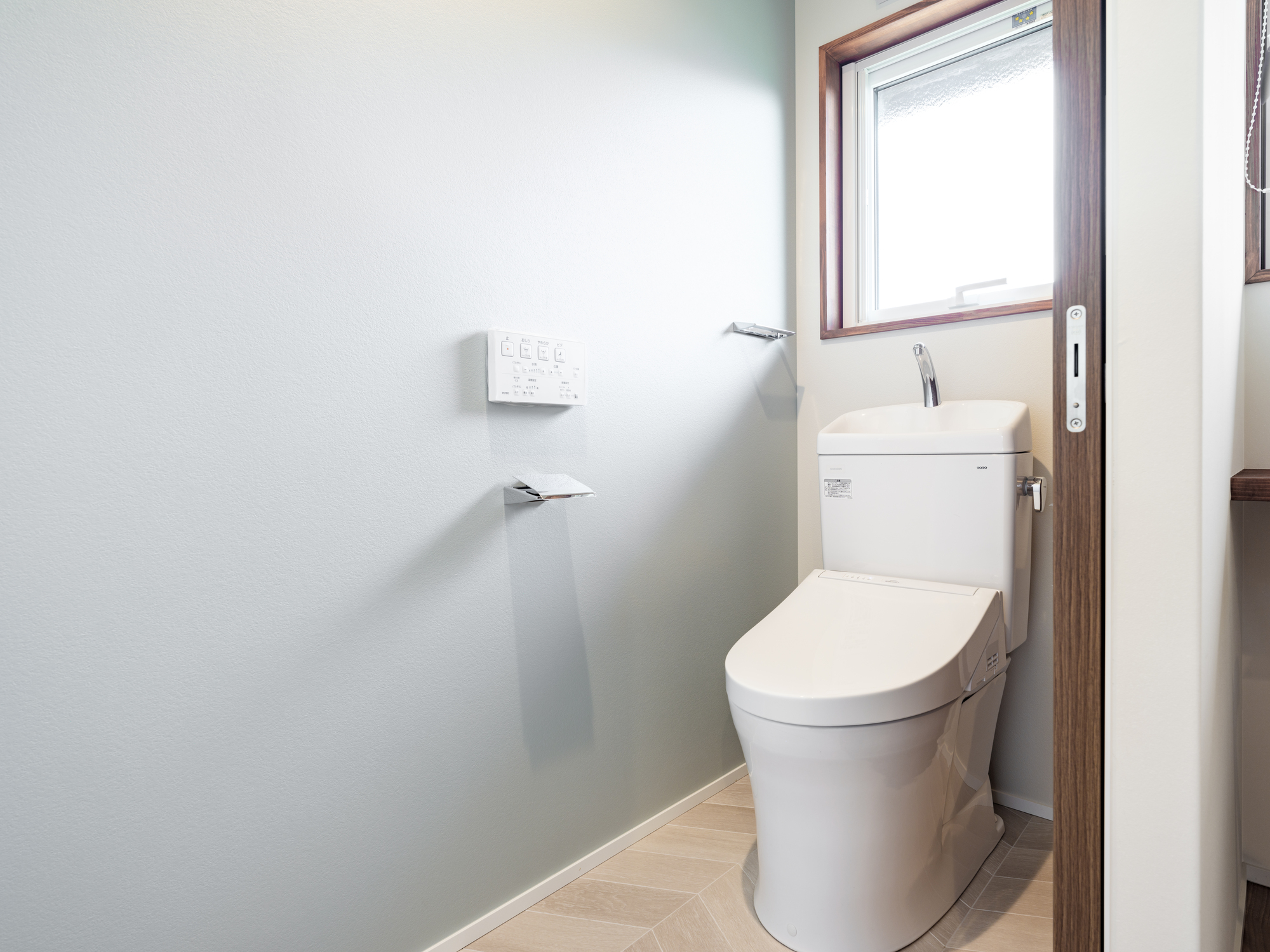 トイレに窓を設置して快適な空間づくりのポイント