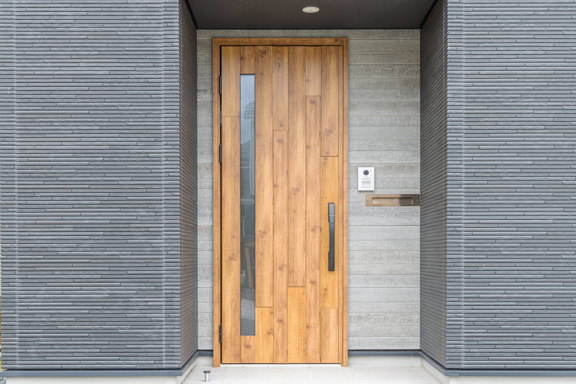 玄関の寒さ対策｜冷える原因とリフォーム方法も解説