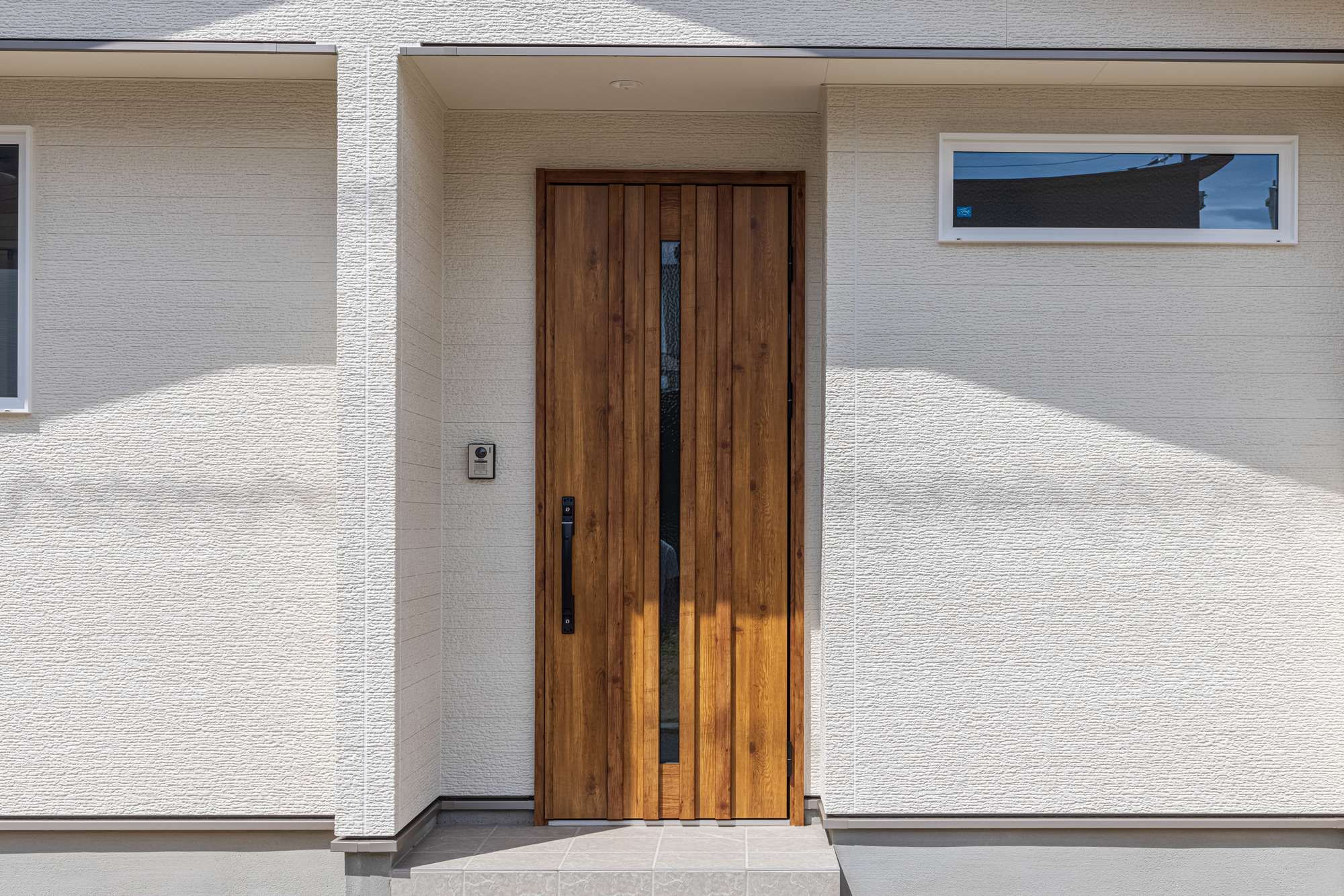 木製玄関ドアの白い汚れの落とし方と対策