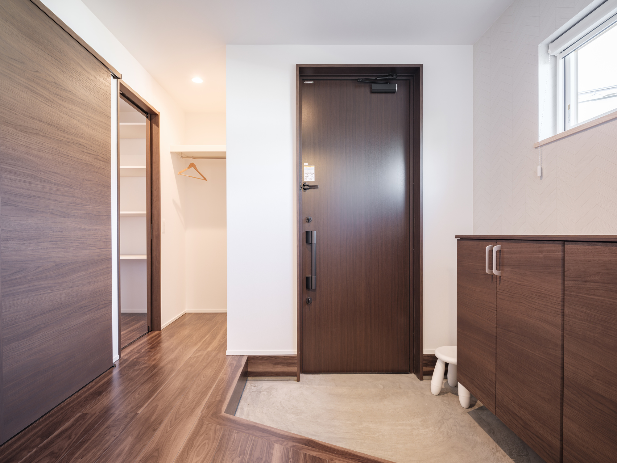 テイスト別・かっこいい玄関ドアおすすめ5選