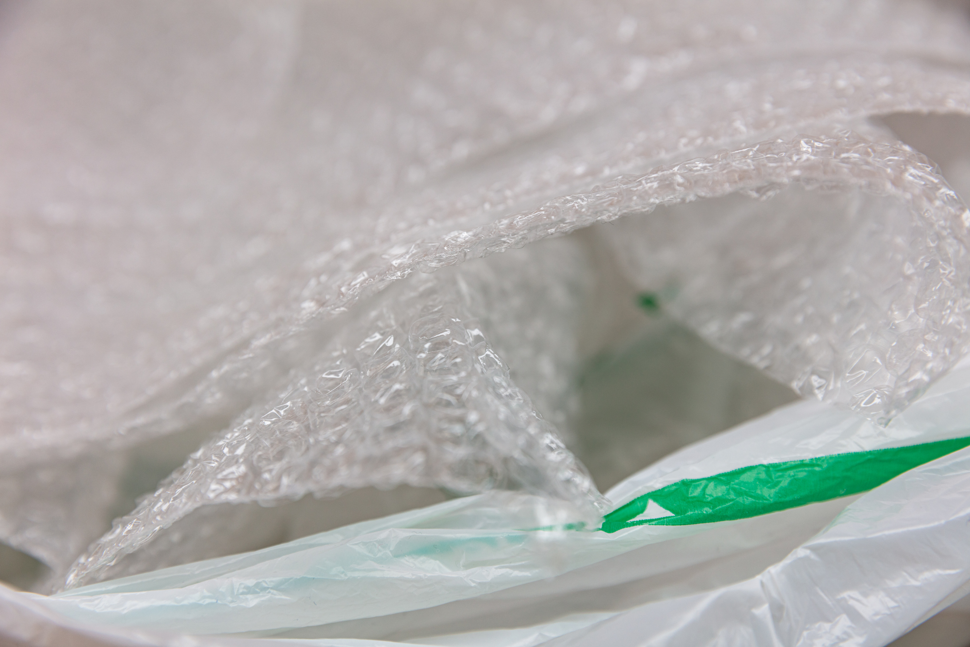 窓にプチプチを貼る5つのデメリットと注意点