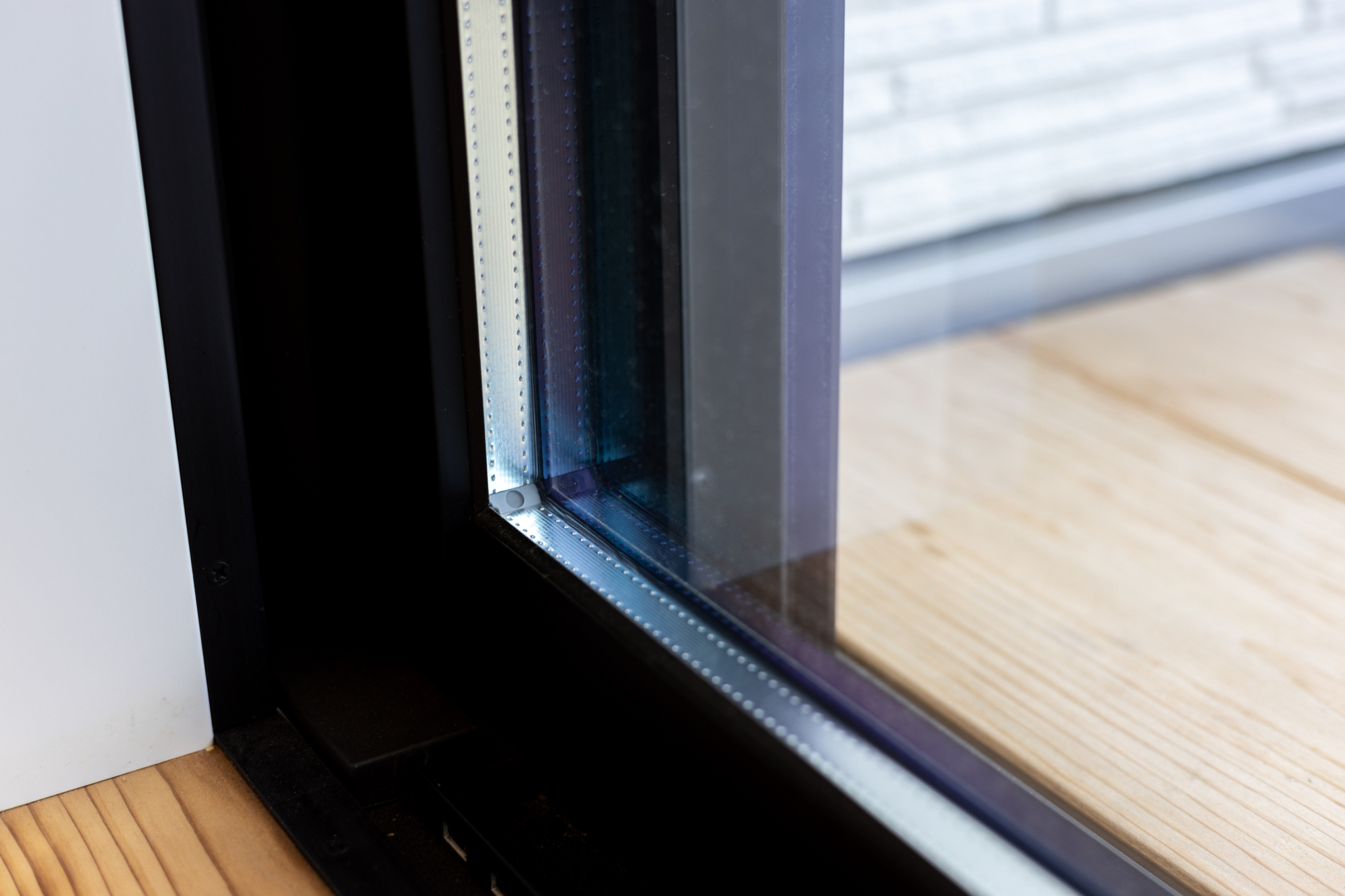 複層ガラスの中でもLow-Eガラスかどうかを見分ける方法